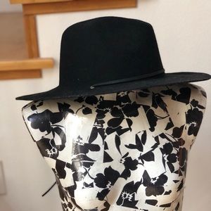 Black wide brimmed hat